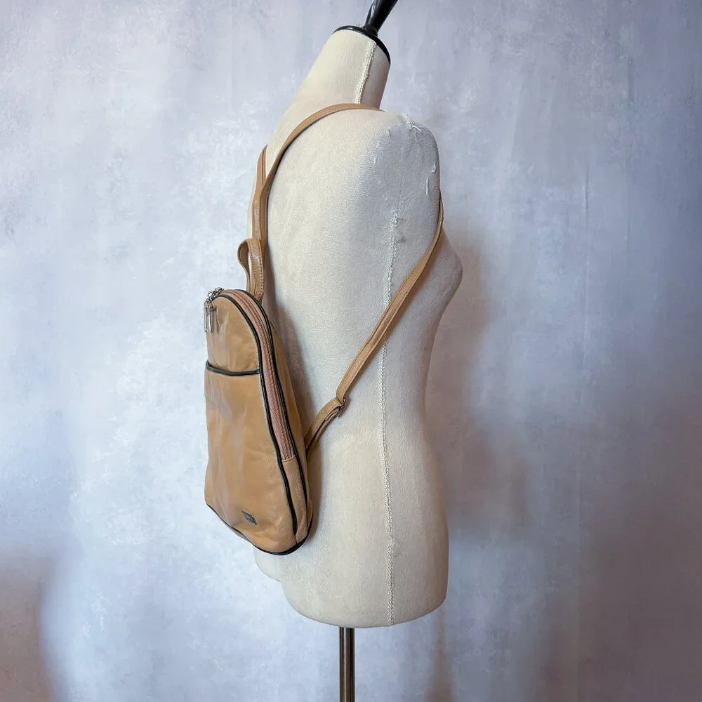Pelle Studio Wolsons 1995 Vintage Soft Leather Backpack  Zipper Straps Beige